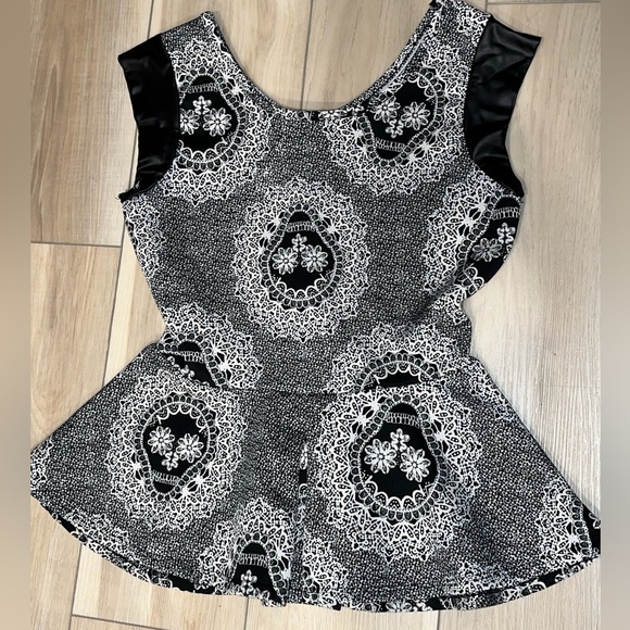 Skull print peplum top - Picture 1 of 4